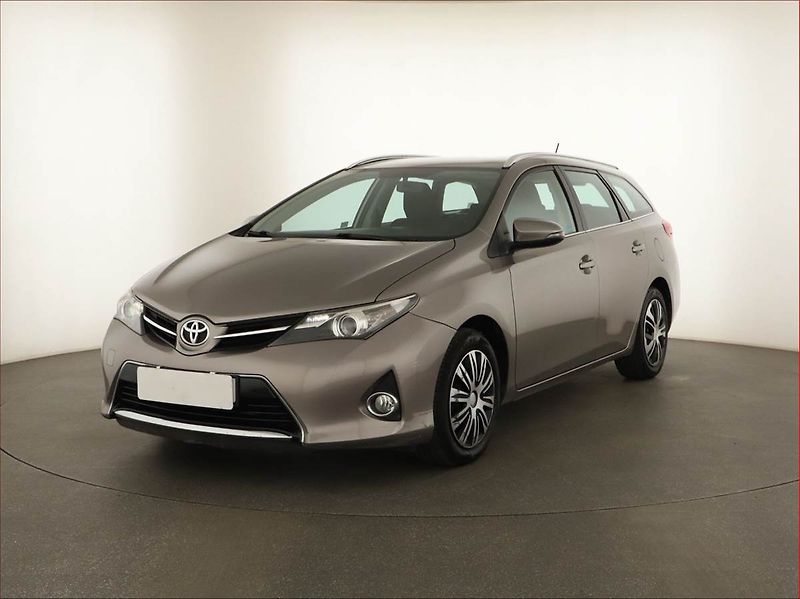 Toyota Auris (2013) 1.6 Valvematic, Serv.kniha - fotka 2 z 12
