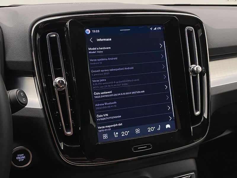 Volvo XC40 (2026) B3 AUT DARK PLUS - fotka 58 z 60