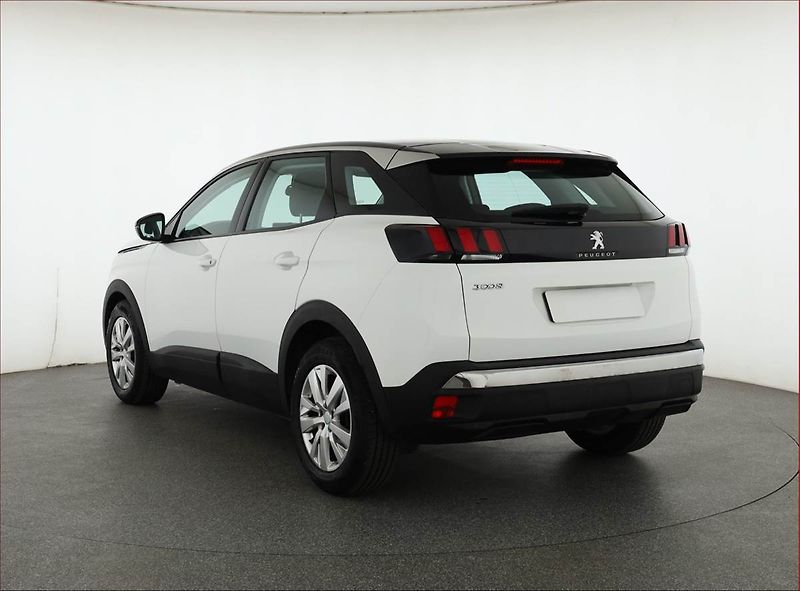 Peugeot 3008 (2018) Active Pack 1.2 PureTech - fotka 4 z 15