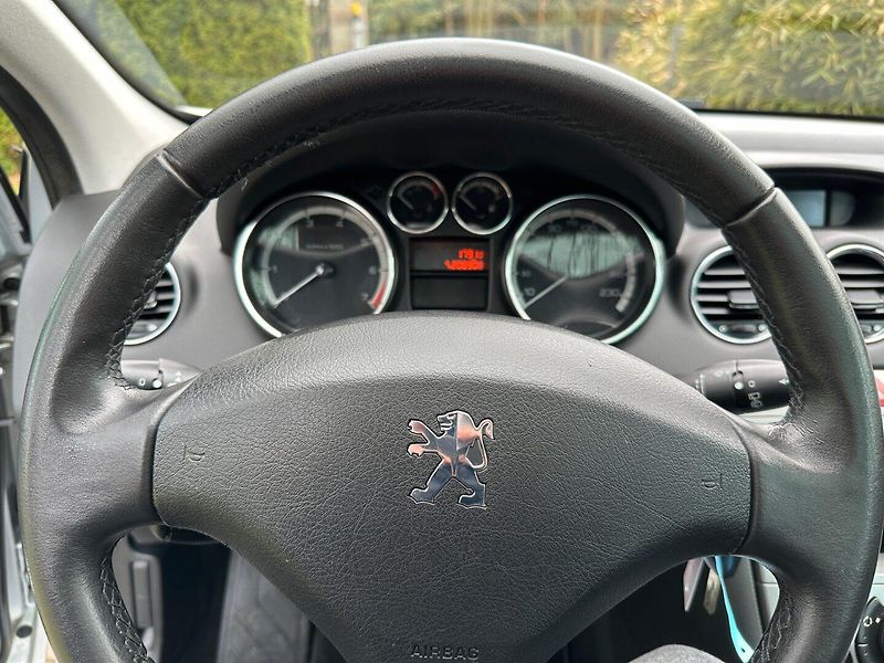 Peugeot 308 (2009) SW 1.6 16v 88kw - fotka 23 z 29