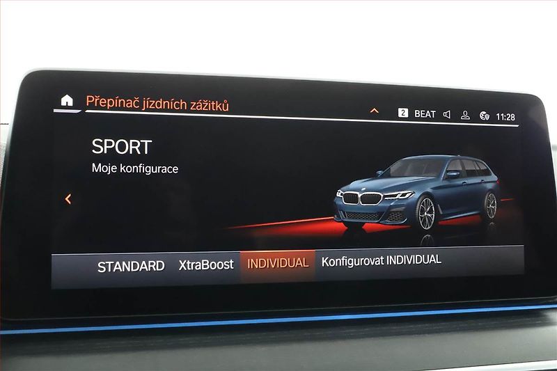 BMW Řada 5 (2022) 530e xDrive - fotka 12 z 22