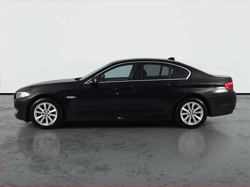 BMW Řada 5 (2013) 530d, Automat, Navi, Xenony - fotka 3 z 24