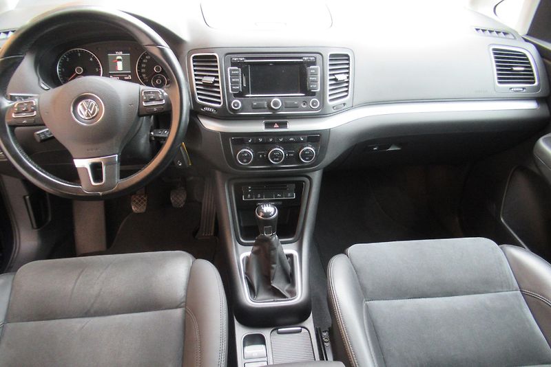 Volkswagen Sharan 2.0 TDi 4x4 TAŽNÉ NA 2,4t - fotka 12 z 34