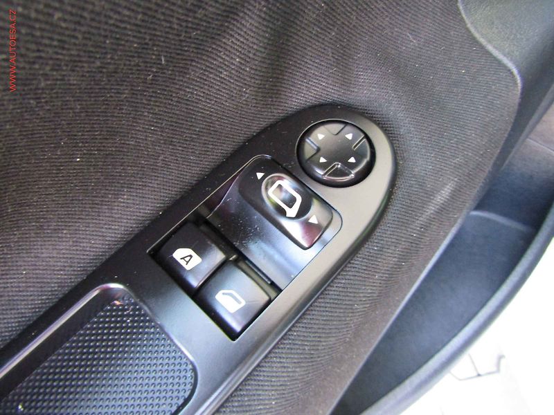 Peugeot 207 (2008) 1.4 i, Klima - fotka 11 z 16