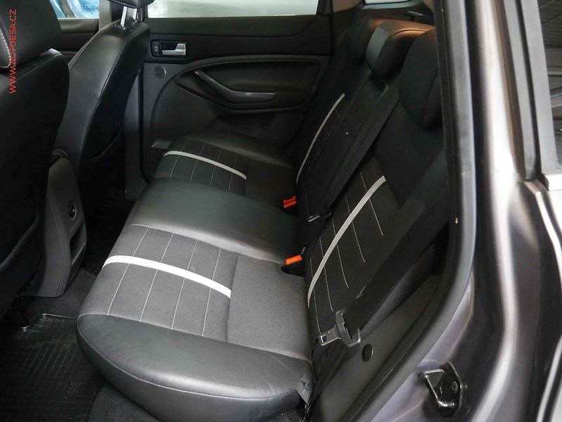 Ford Kuga (2011) 2.0 TDCi 4x4, AC, TZ, park - fotka 10 z 22