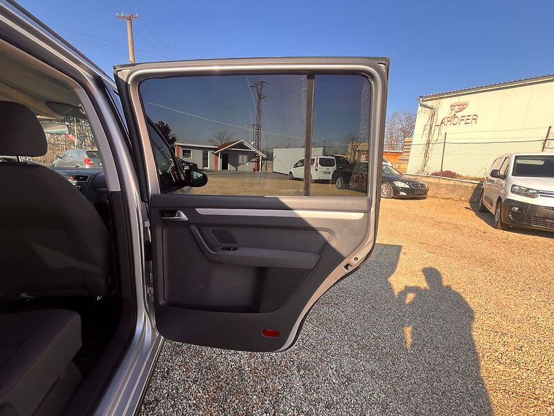 Volkswagen Touran 1.6TDi 77kW*WEBASTO*VÝHŘEV SED - fotka 21 z 34