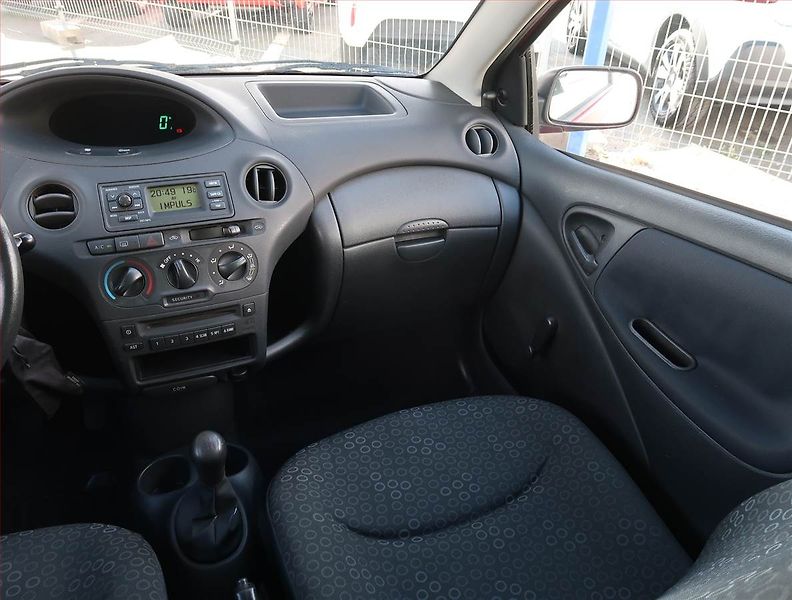 Toyota Yaris (2006) 1.0 VVT-i, po STK, zamluveno - fotka 8 z 14