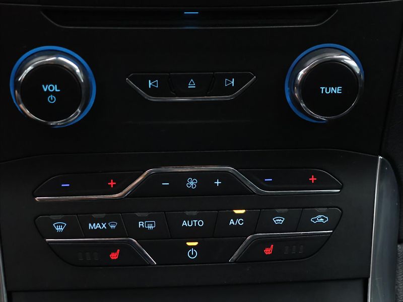 Ford S-MAX 2,0 TDCI 132kW Titanium - fotka 24 z 34