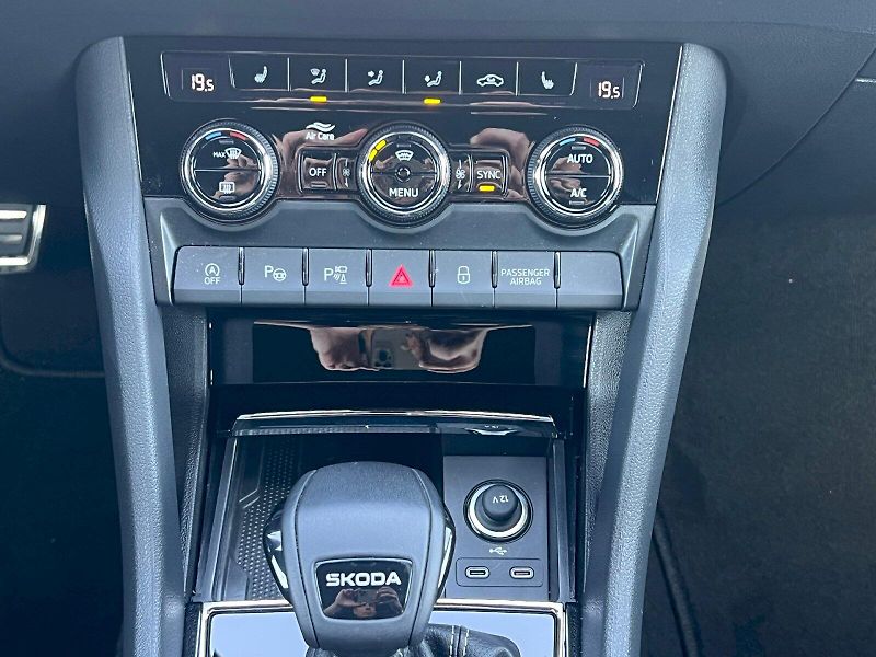 Škoda Karoq (2025) Sportline 1.5TSi 110kW 7°autom - fotka 28 z 33