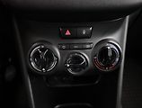 Peugeot 208 (2016) 1.2 PureTech, ČR,1.maj - náhled 11