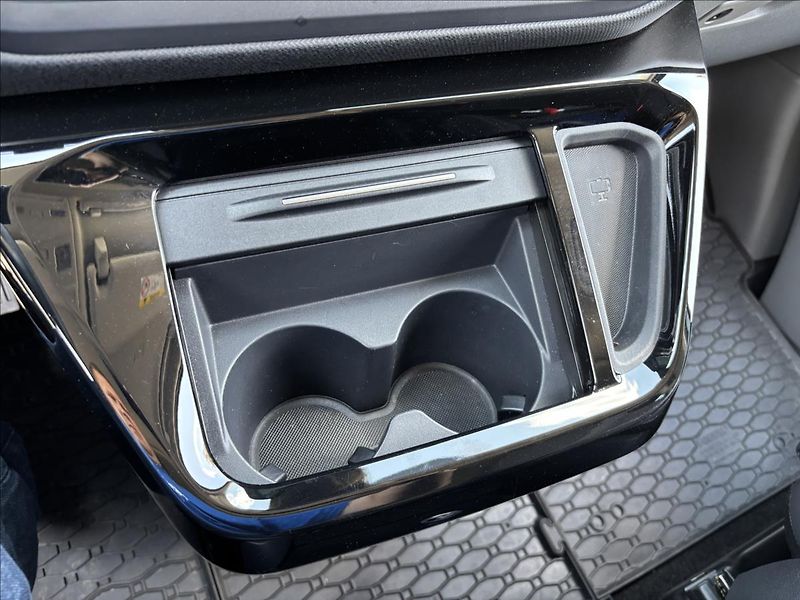 Ford Tourneo Custom 2,0 EcoBlue 125kW Titanium L2 - fotka 30 z 38