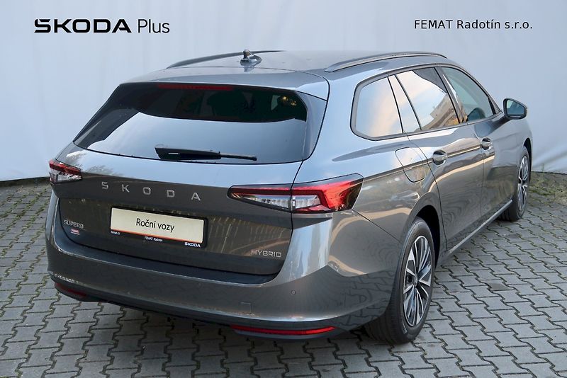 Škoda Superb (2026) Combi  Selection 1,5 TSi e- Te - fotka 2 z 32