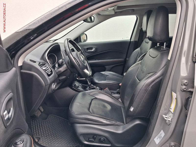 Jeep Compass (2019) 1.4 MultiAir 4X4, Limited - fotka 9 z 22