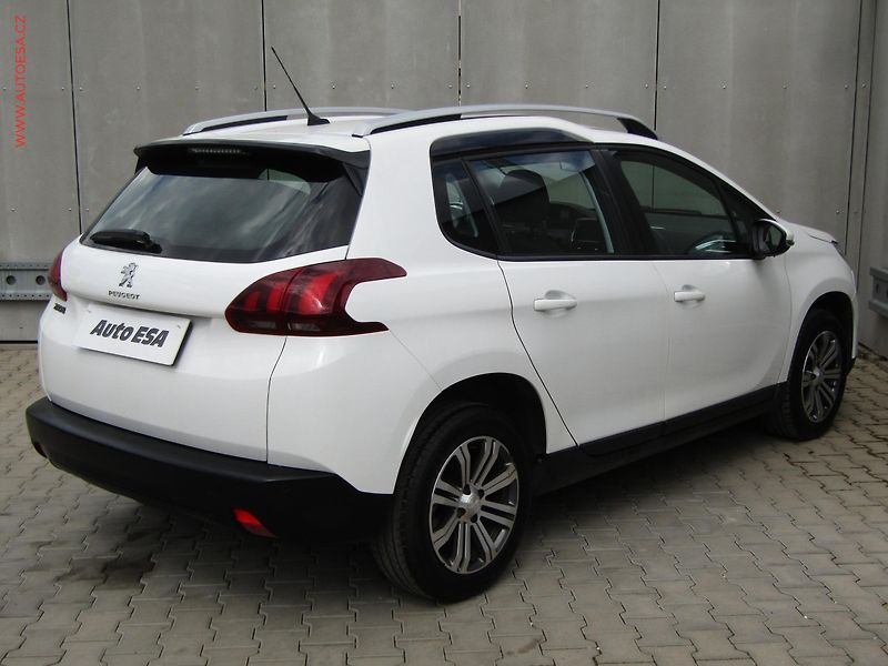 Peugeot 2008 (2019) 1.2 PT, ČR, AT - fotka 4 z 20