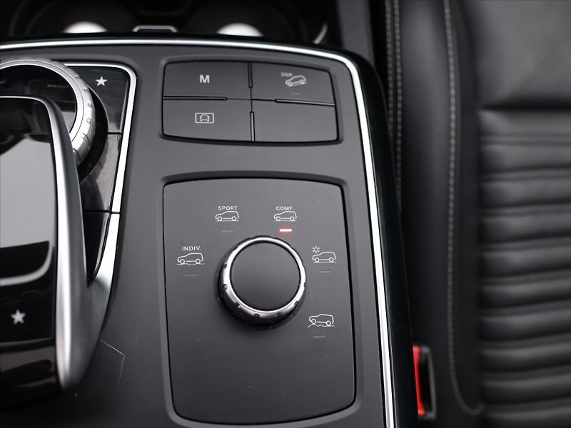 Mercedes-Benz GLE 3,0 350d 190 kW 4MATIC AMG - fotka 26 z 35