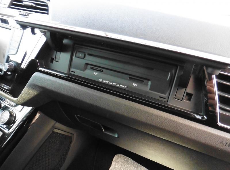 Volkswagen Touran 2.0 TDi Highline Navi Webasto - fotka 19 z 19