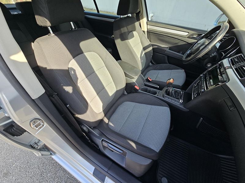 Škoda Superb (2011) 2.0TDI - fotka 15 z 19
