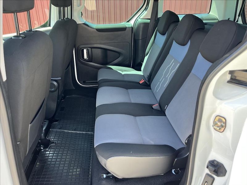 Peugeot Partner 1,6 HDi 5MÍST KLIM ROZVODY DPH - fotka 13 z 39