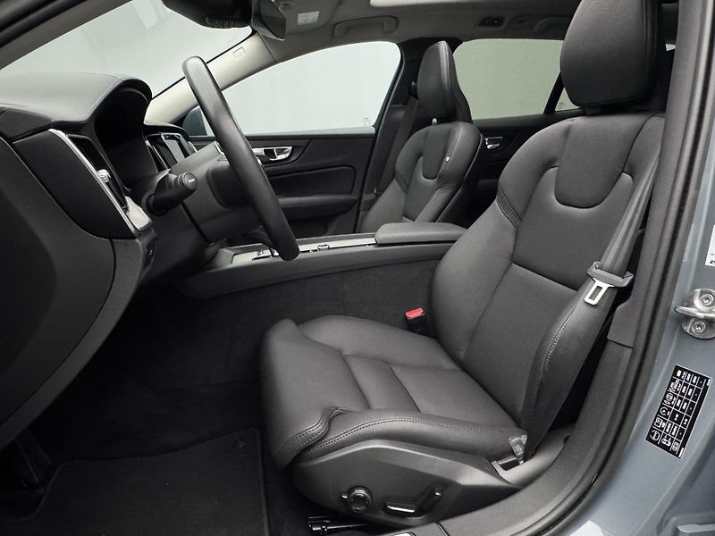 Volvo V60 CC MOMENTUM PRO AUT - fotka 4 z 48