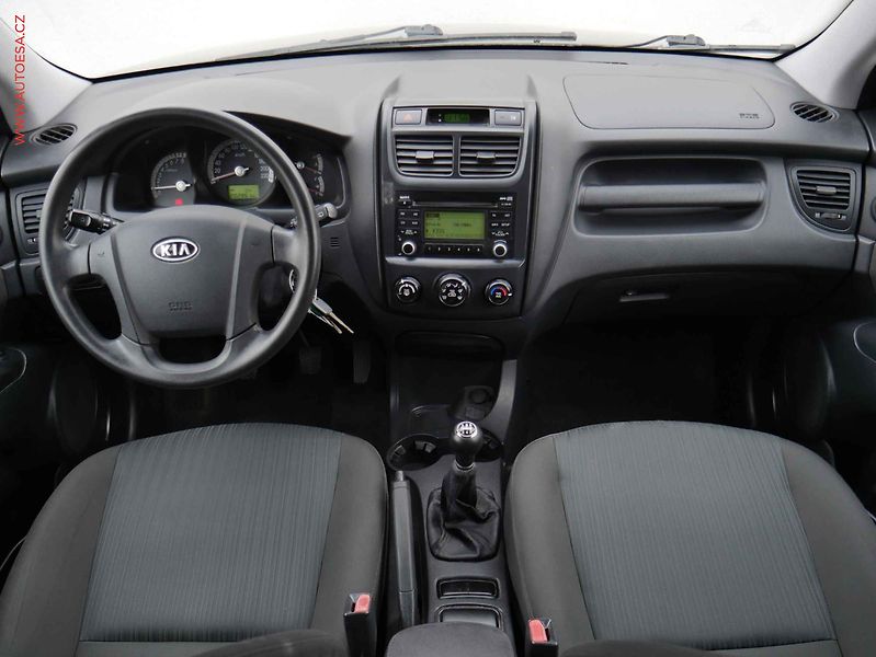Kia Sportage (2009) 2.0i, ČR, AC, zmk.řazení - fotka 8 z 16