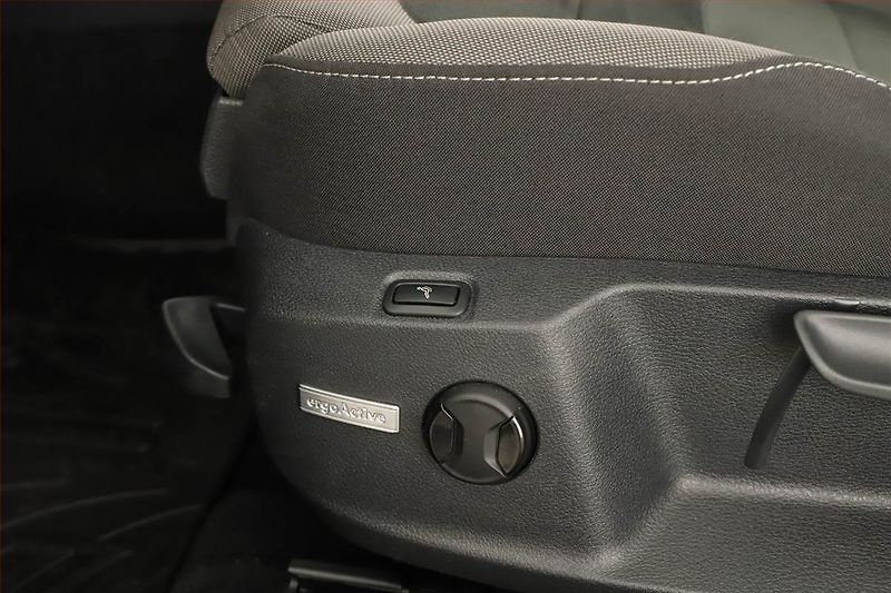 Volkswagen Golf (2018) 1.4 TSI, Tempomat - fotka 16 z 17