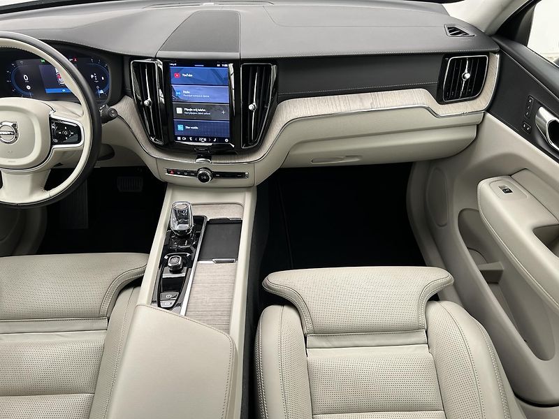Volvo XC60 2.0 B5 4x4 INSCRIPTION - fotka 16 z 26