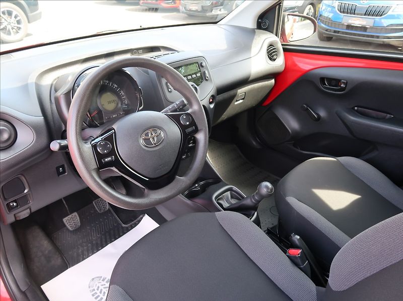 Toyota Aygo 1,0 i,NovéČR,klima,38tkm - fotka 9 z 21