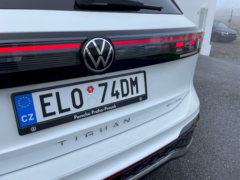 Volkswagen Tiguan (2025) R-LINE 1,5 TSI 130 KW EHYBRID - fotka 15 z 55