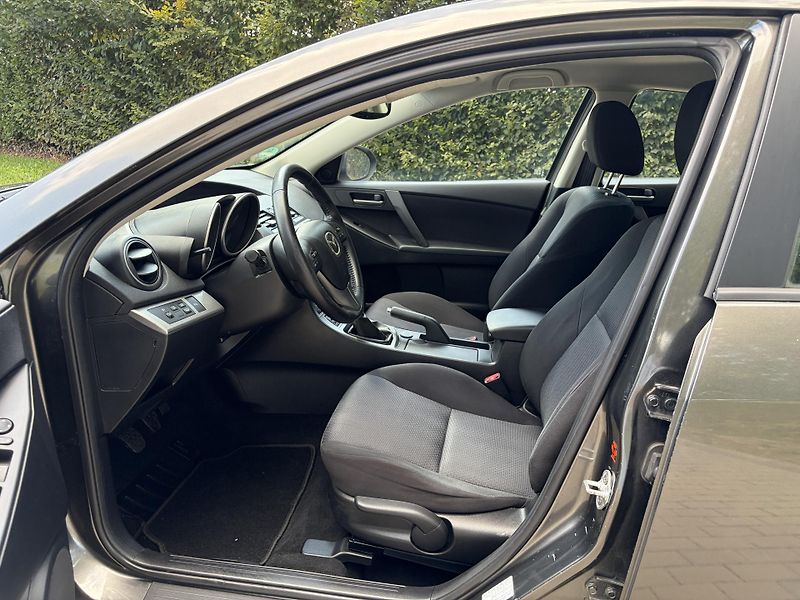 Mazda 3 2.0 High-Line - fotka 19 z 31