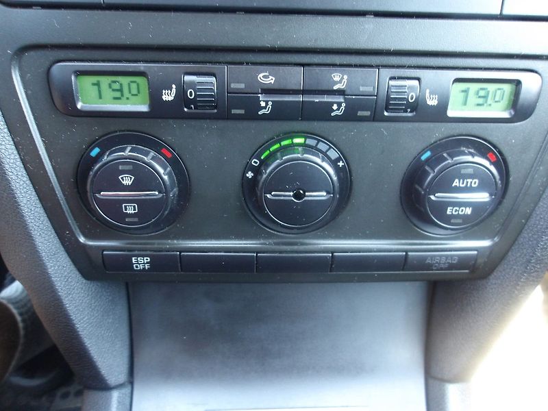 Škoda Octavia 1,9TDi 4X4 !!! KŮŽE,VÝHŘEVY ! - fotka 23 z 24