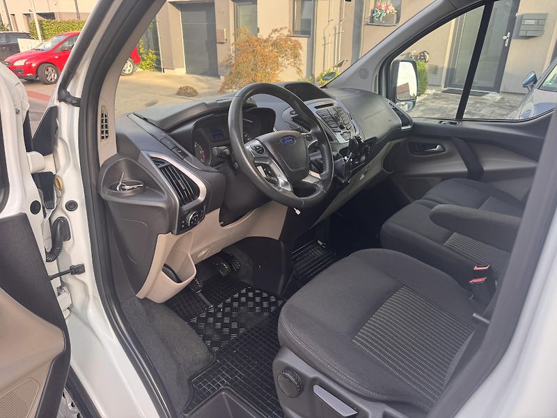 Ford Tourneo Custom 2.2TDCI 92KW L2 9.MÍST - fotka 9 z 32