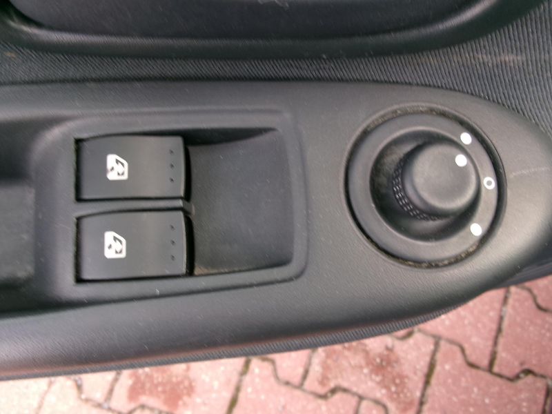 Renault Clio (2003) 1,2 16V AUTOKLIMA - fotka 14 z 21