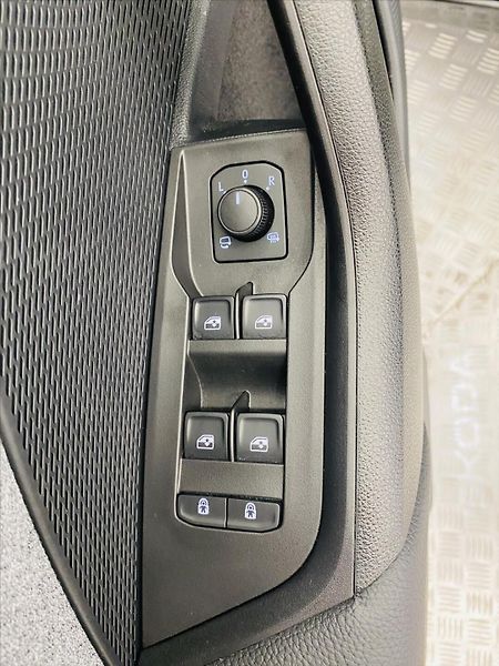 Škoda Octavia 1,5 - fotka 12 z 27