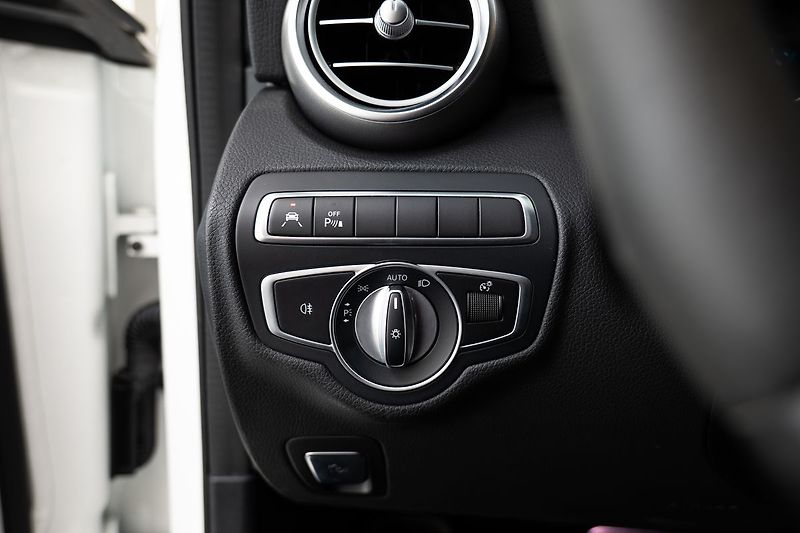 Mercedes-Benz Třídy C Burmester/Pano - fotka 15 z 19