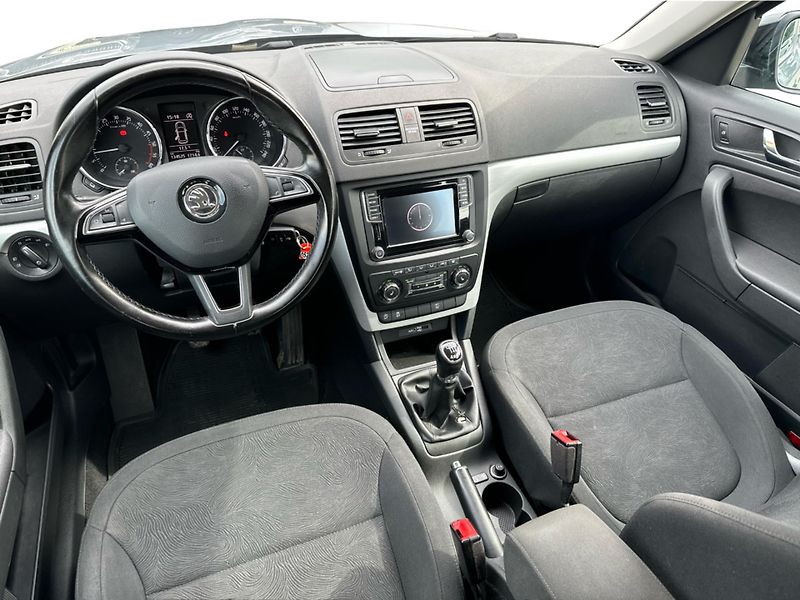 Škoda Yeti 2,0 TDI AMBITION FRESH 4x4 - fotka 10 z 18
