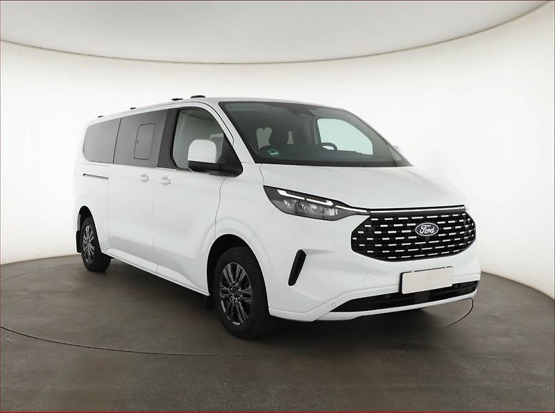 Ford Tourneo Custom (2025) 2.0 EcoBlue - fotka 1 z 24
