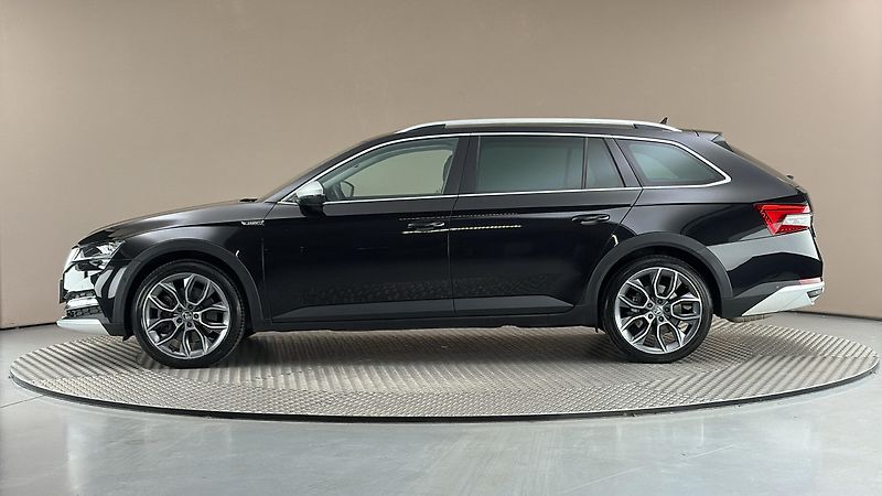 Škoda Superb 2.0 TSI DSG 4x4 Scout Combi - fotka 4 z 36