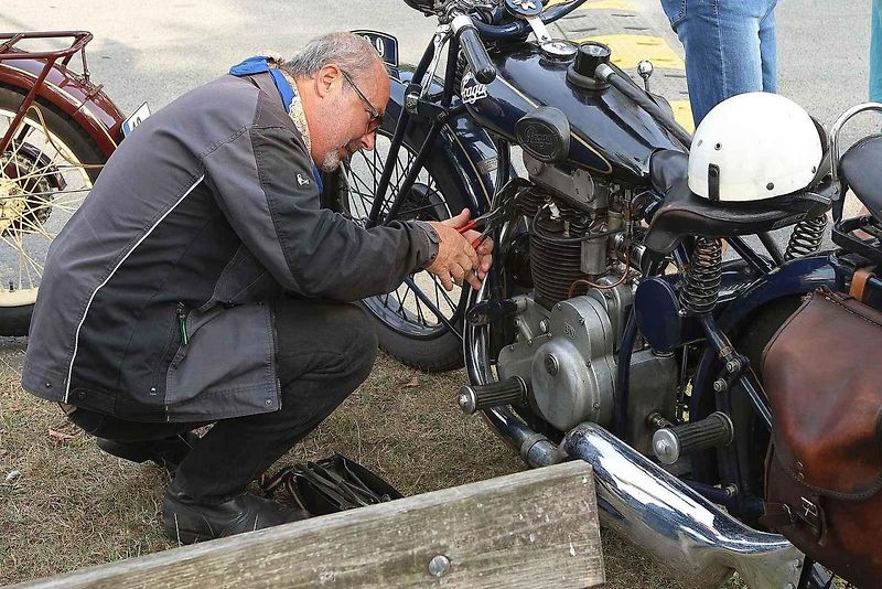 Krása a elegance starých strojů na veteránské vyjížďce plzeňského Veteran Car Clubu v Radobyčicích.