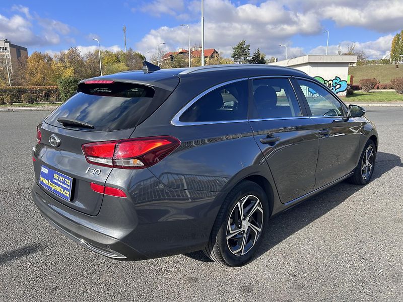 Hyundai i30 Kombi 1.6 CRDi - fotka 8 z 33