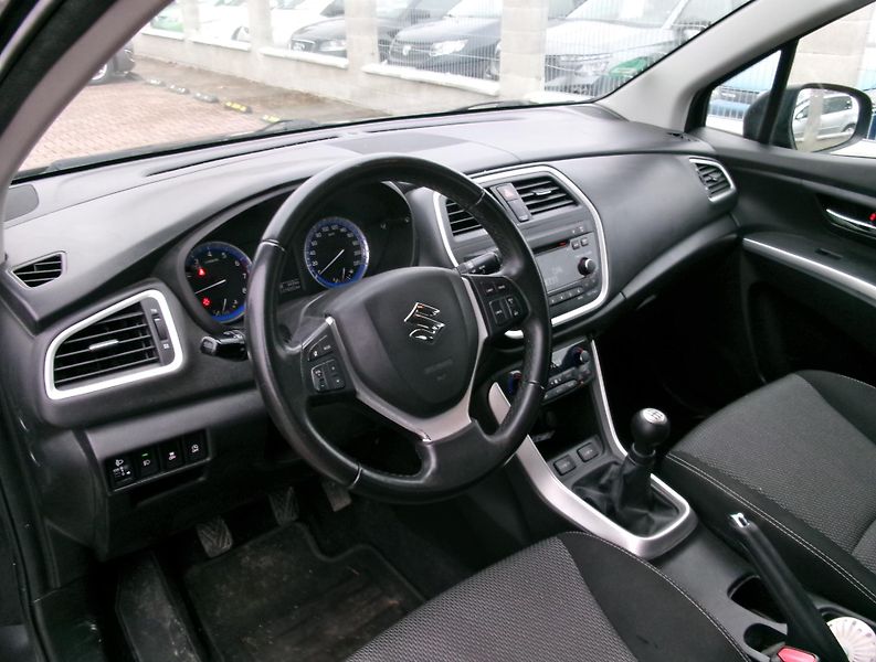 Suzuki SX4 S-Cross (2014) 1,6i AC TEMP VÝHŘEV TAŽNÉ - fotka 26 z 30