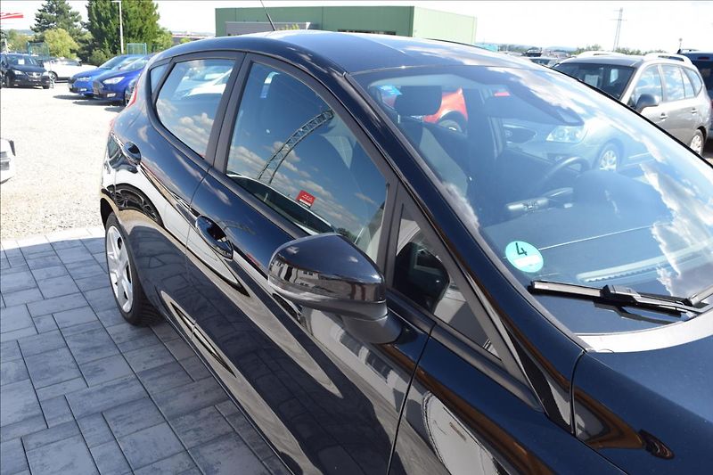 Ford Fiesta 1,0 i 73KW AUTOMAT NÍZKÉ KM - fotka 8 z 45