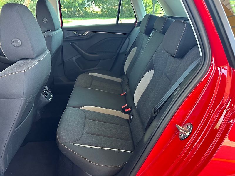 Škoda Kamiq (2020) 1.5TSi KAMERA,APP,LED,100%KM - fotka 17 z 22