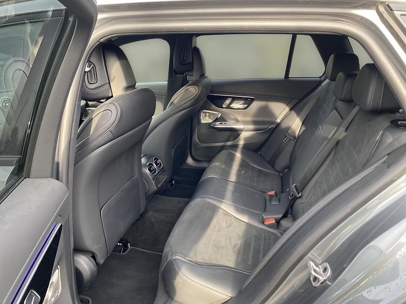 Mercedes-Benz Třídy C C 300 de 4MATIC - fotka 15 z 26