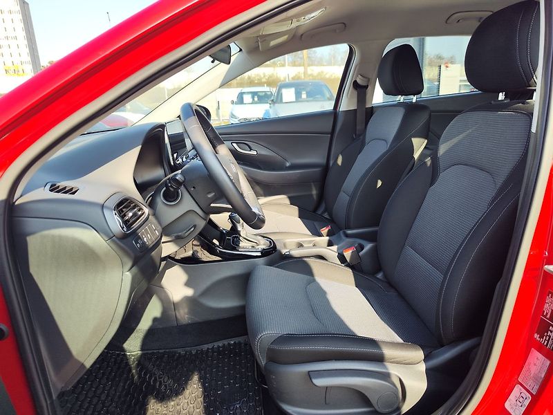 Hyundai i30 1.5 T-GDI/103kW Comfort 16 DCT - fotka 12 z 28