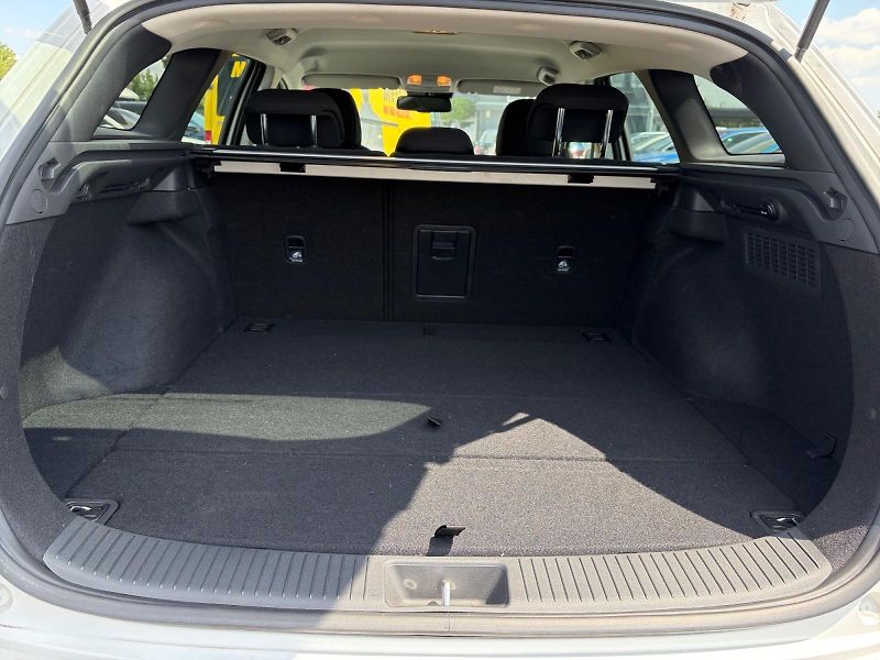 Hyundai i30 (2024) SMART 1.5T-GDI 118kW CZ DPH - fotka 6 z 11