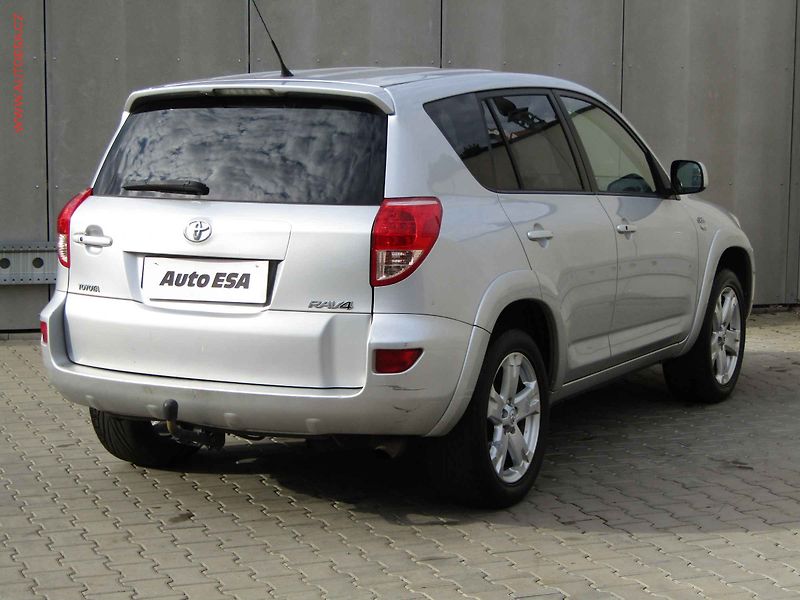 Toyota RAV4 (2007) 2.2. D-CAT 4x4, AC, kůže - fotka 4 z 23
