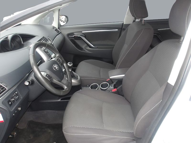 Toyota Verso 1,6 D4D 82kW Nové v ČR! 2xkola - fotka 12 z 30