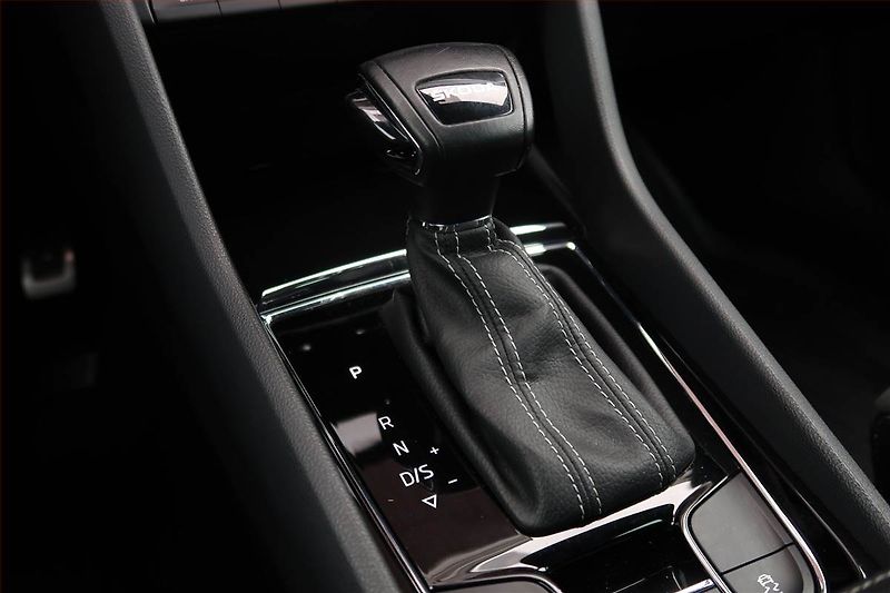 Peugeot 5008 (2023) 1.5 BlueHDi - fotka 11 z 22