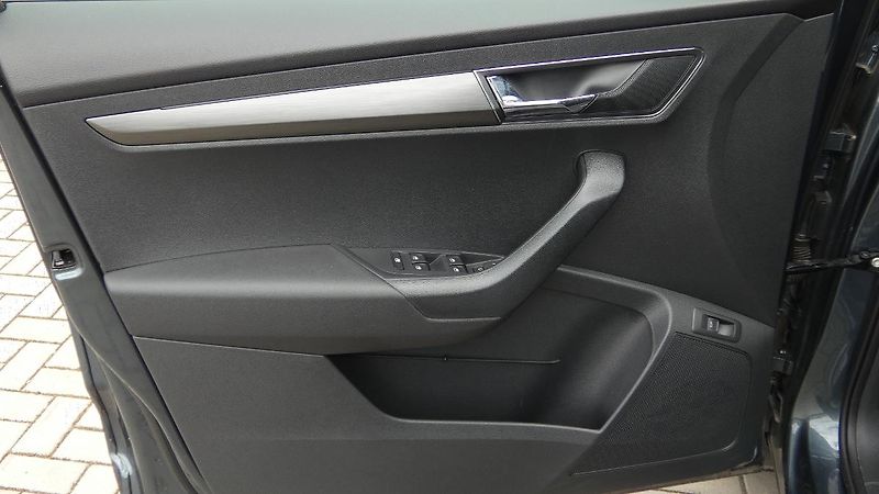 Škoda Karoq 2.0 TDI 110 kW Style 4x4 DSG - fotka 8 z 24