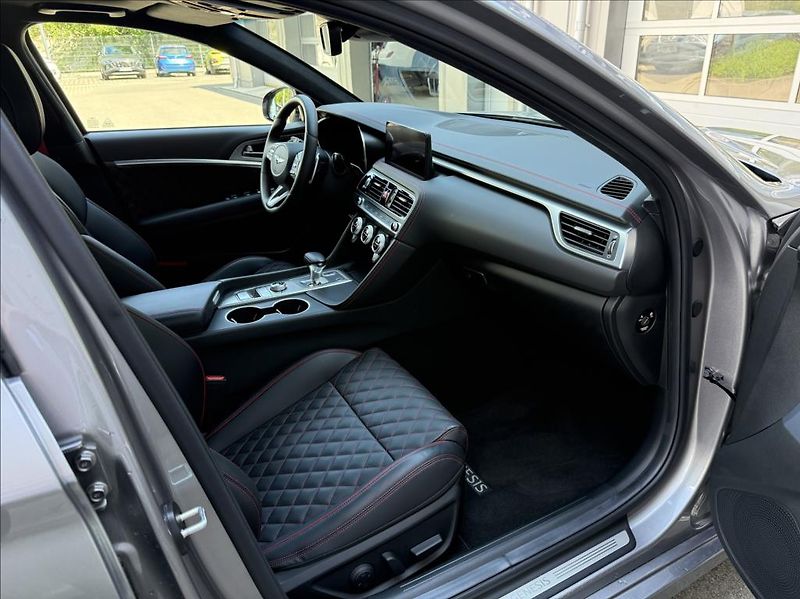 Genesis G70 2,0 T AWD  SB Sport Panorama - fotka 12 z 25
